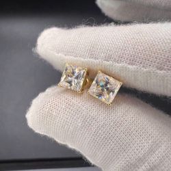 Moissanite 