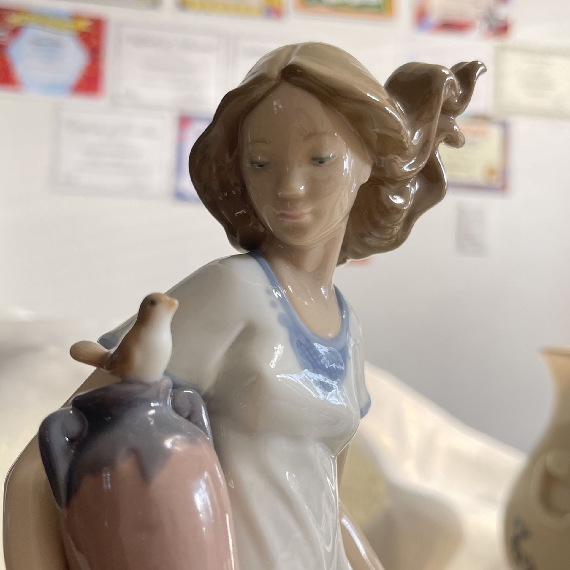 Nao Lladro 1409 “Girl with Bird On Jug”