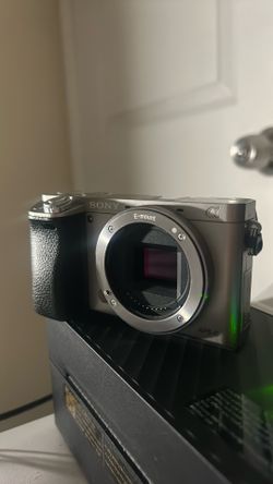 Sony A6000 (BODY ONLY!)