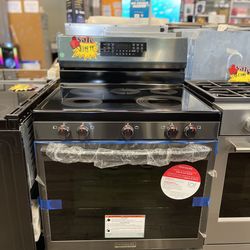 Frigidaire Electric Stove (Take It Home In Payments/Llevalo A Casa En Pagos) Read Description