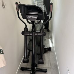Life fitness Elliptical Machine 