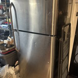 Fridgaire Refrigerator 