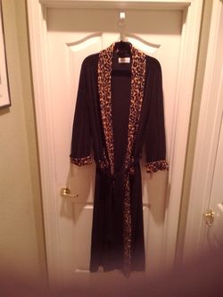 Women's Blk & leopard print Robe