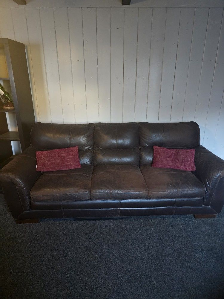 FREE COUCH