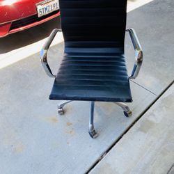 Office chair, adjustable