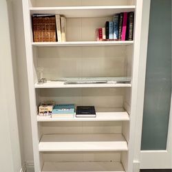 White Bookshelf - very good condition