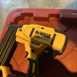 20v Dewalt 18 Gauge Brad Nailer 