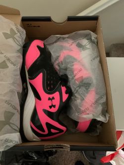 Cleats for girls size 10k. Daughter worn them 2 times n quit.