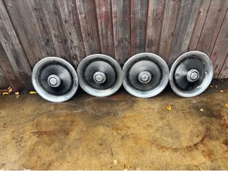 Pontiac hub caps