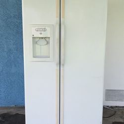 Used GE Refrigerator - Excellent Condition 