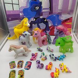 Mixed Lot Of My Little Pony Toy Figurines And Accessories. (Read)