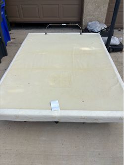 Free Queen size bed base with wheels
