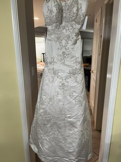 Beautiful New Wedding Dress