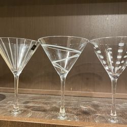 Set Of 4 Etched Mikasa Cheers Martini And Glasses 