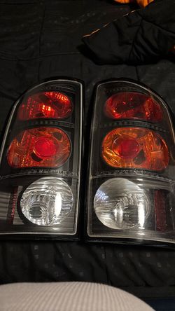 2005 dodge ram 1500 rear taillight