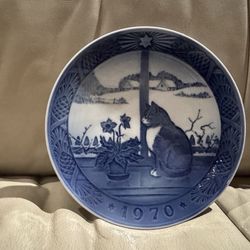 Vintage 1970 Royal Copenhagen Denmark Christmas Rose And Cat Blue & White Plate