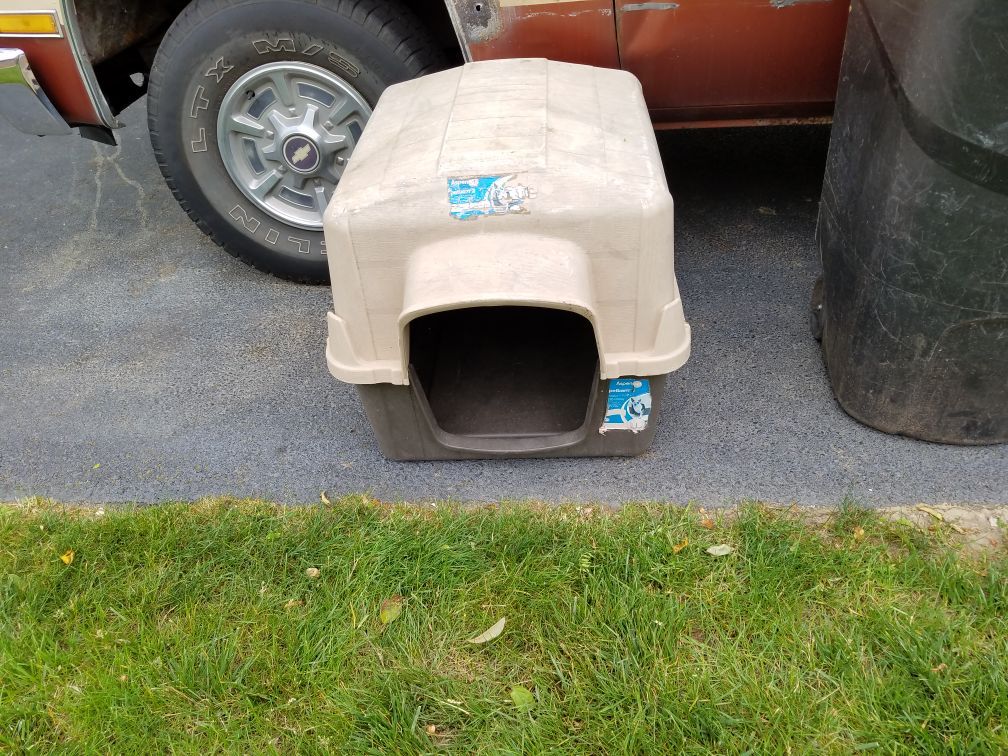 Pet enclosure - comes apart for cleaning