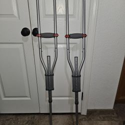CVS HEALTH CRUTCHES