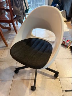 One height adjustable chair working well