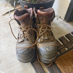 Work boots semi used $25 heavy duty
