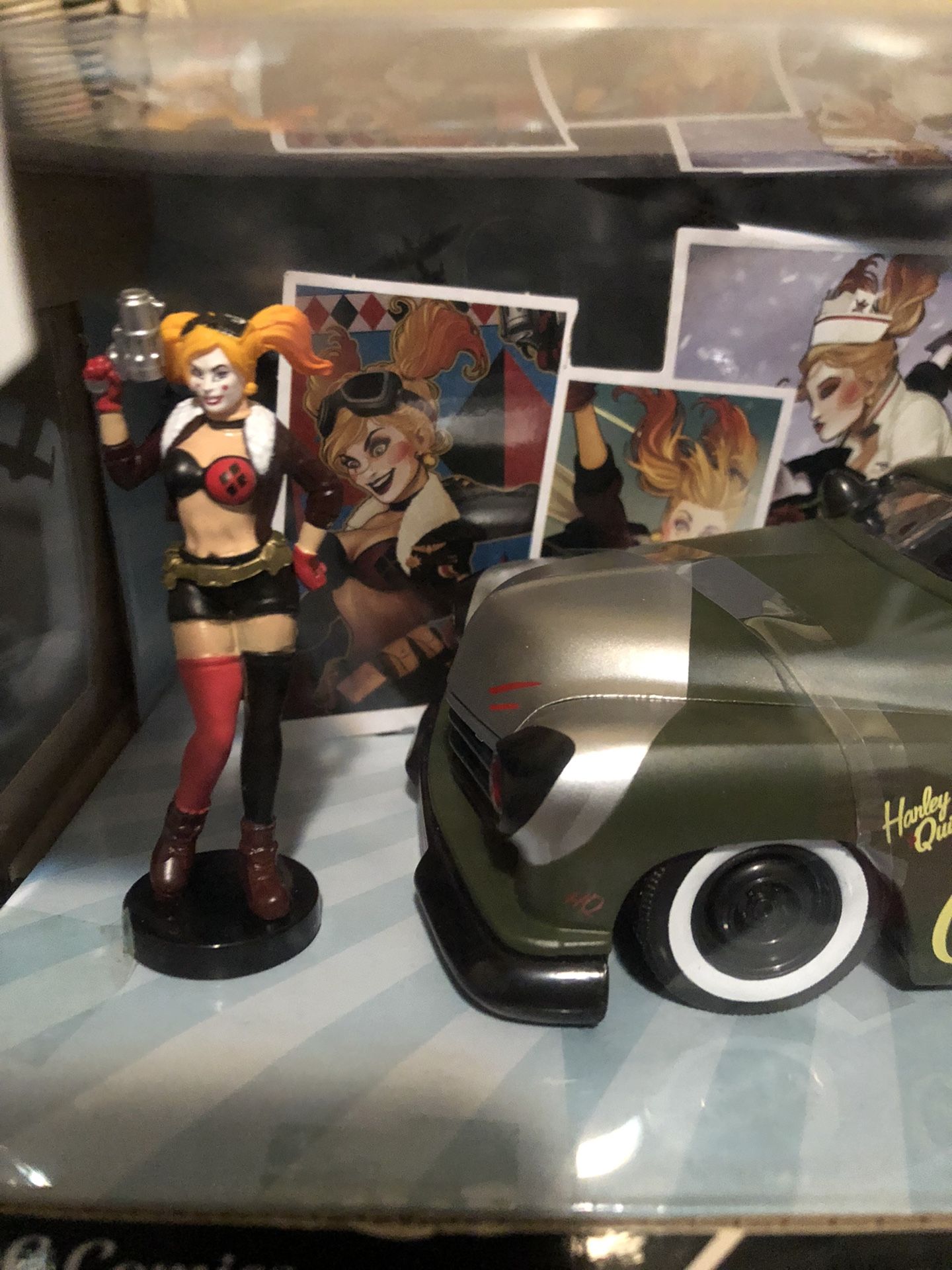 DC Comics Bombshells Harley Quinn & 1951 Mercury Die-Casts Scale 1:24