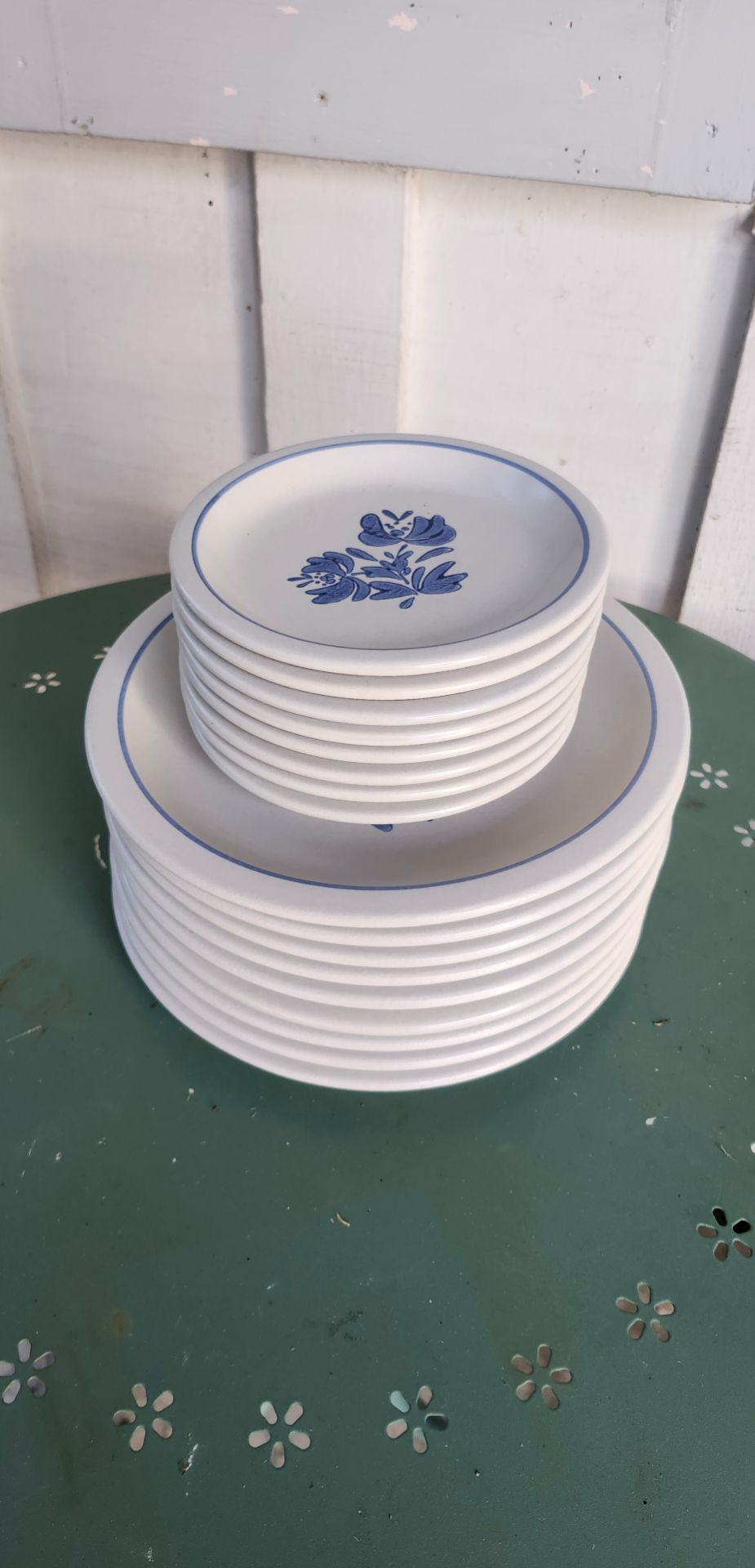 Vintage 17 Piece Pfaltzgraff Yorktowne Stoneware Plates