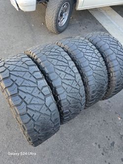 4 used tires  285 70r17 Nitto Ridgerappler  $250.00