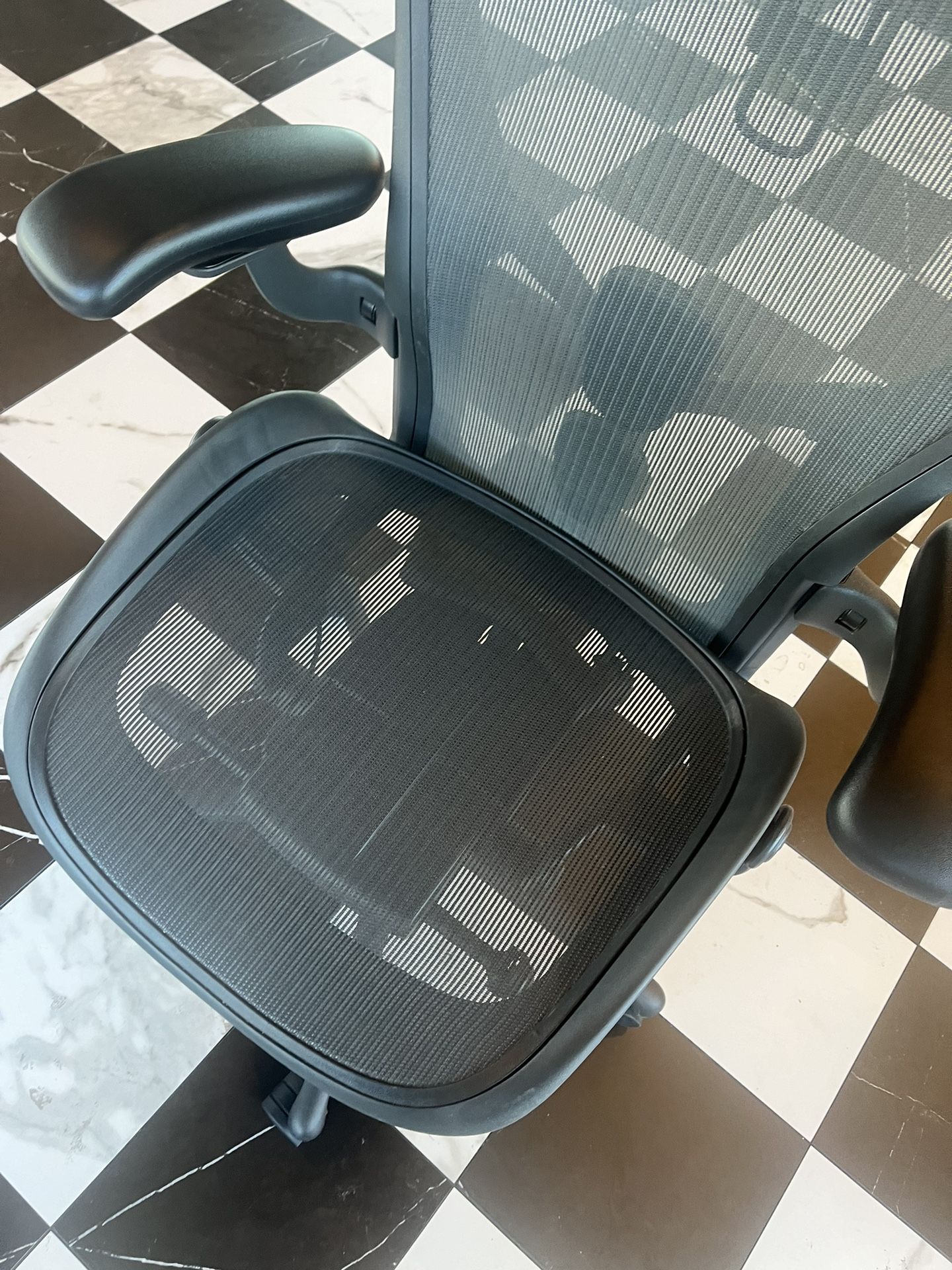 HM Remaster Aeron Size C + Atlas Headrest 