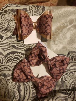 COACH hair bow set