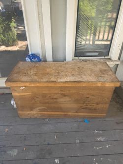 Wooden chest box with hinges