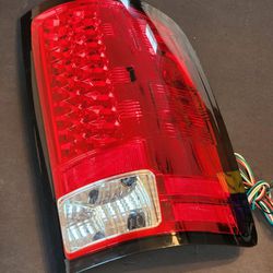 GMC Sierra 1(contact info removed) to 2013 2500HD/3500HD 07-14 LED RIGHT Tail Light Lens Red Clear