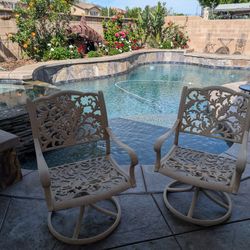 2 Swivel Patio Chairs