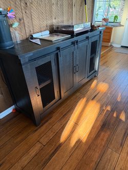 Entertainment Center/Stsnd