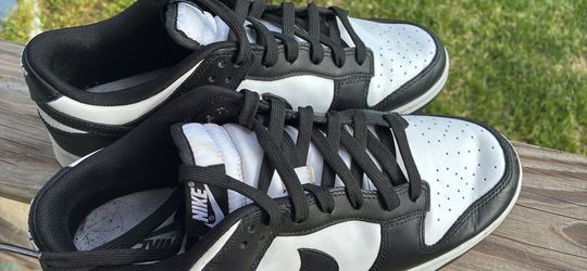 11.5 Men’s Black & White Nikes Need Gone