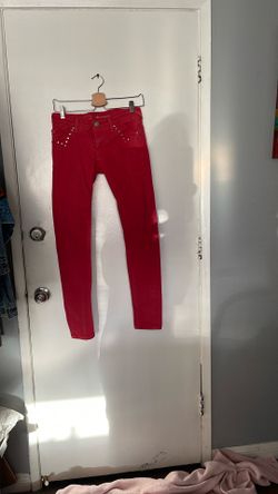 Red Levi’s boyfriend skinny fit 25 waist super cute no rips no tears perfect condition