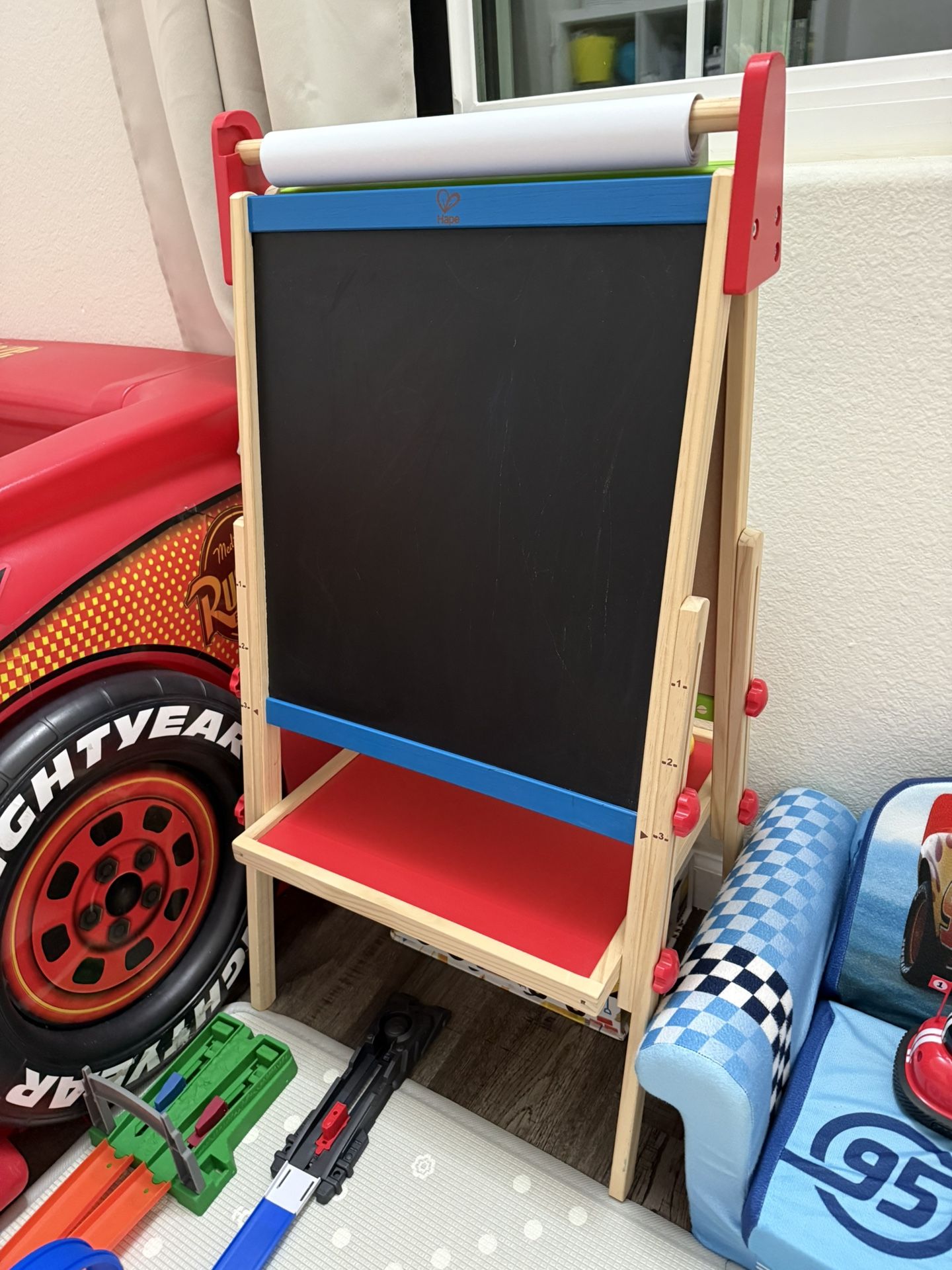 Magnetic All in 1 Kids Height Adjustable Drawing Dry-Erase Chalkboard Wooden Artist Easel with 3 Paint Pots and Refillable Paper Roll