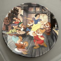 Disney Snow White Collectible Plate 