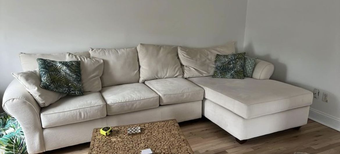 Large White Sectional Couch w/ Chaise