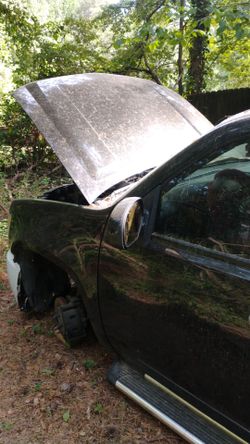 2007 Chevy Tahoe doors fenders and Hood for sale