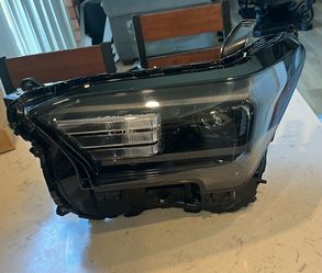 2024-2025 TOYOTA TACOMA LH DRIVER SIDE HEADLIGHT OEM