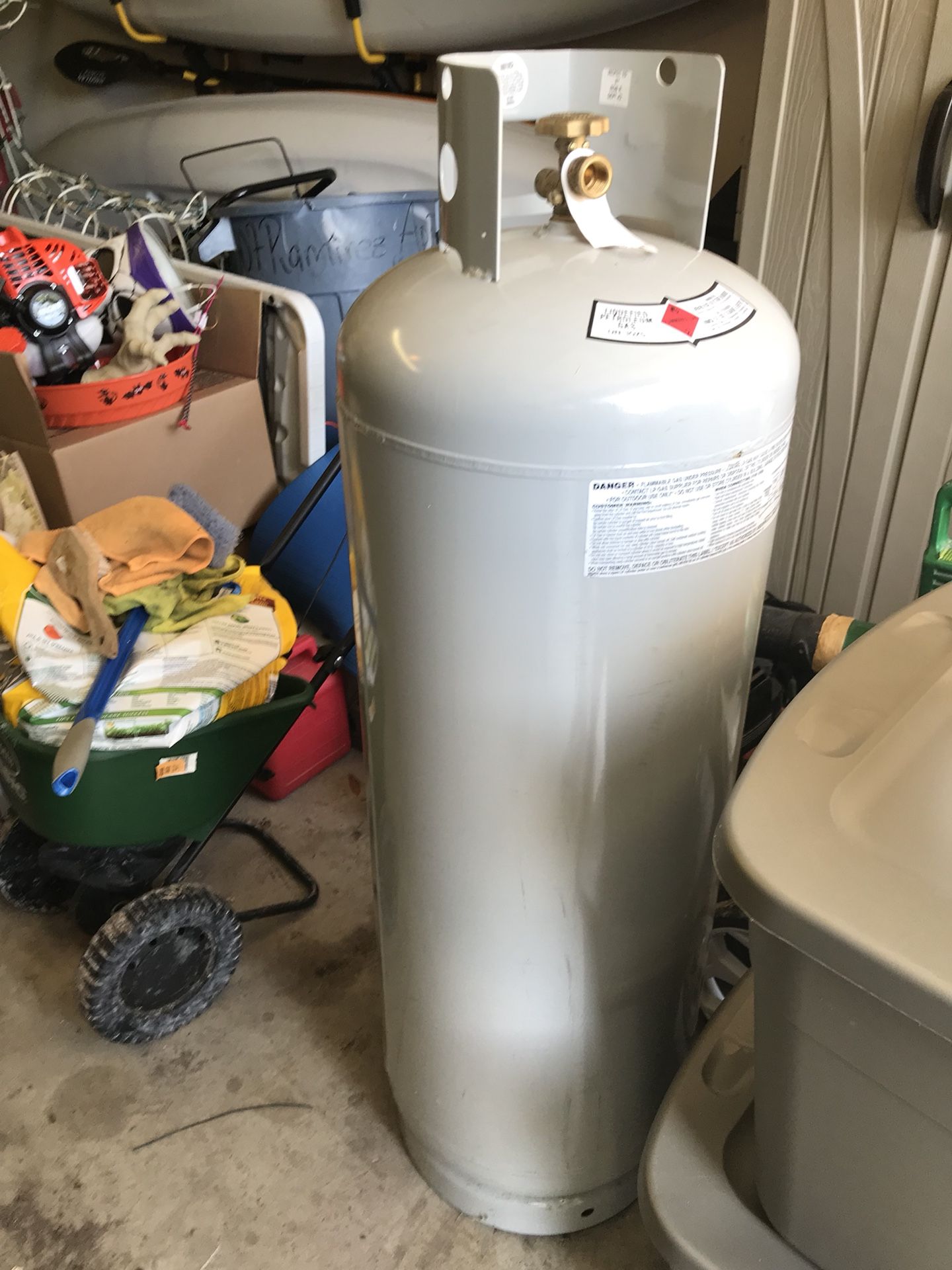 100lb propane tank