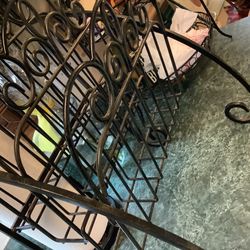 Metal vintage 3 level magazine rack black metal in mint condition. approximately 24” tall and 14” wide Beautiful design well balanced piece Plainfield
