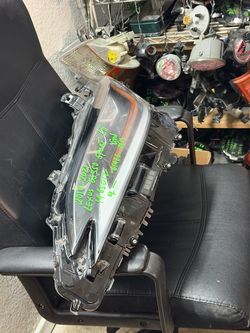 2019-21 Lexus Es 350 left headlight