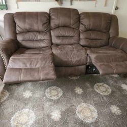 Sofa 7.5ft Flexsteel With End Wall Saver Recliners