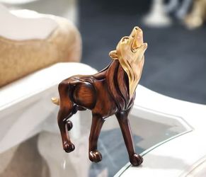 Wood Grain Howling Wolf Resin Lifelike Animal Sculpture for Home, Bedroom, Living Room, Study, and Office Desk Decoration