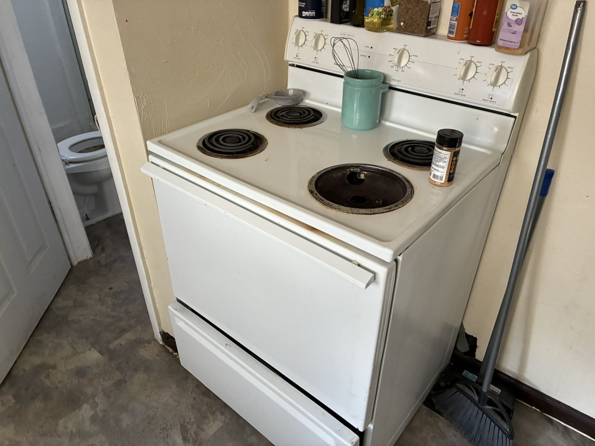 Basic Electric Stove/Oven