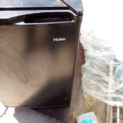 Mini fridge Working Good 