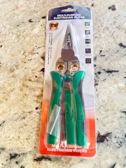 Multipurpose electrician pliers