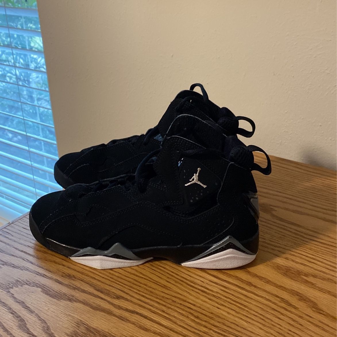 Jordan Flight Club 91s Youth Size 4 for Sale in Houston TX OfferUp