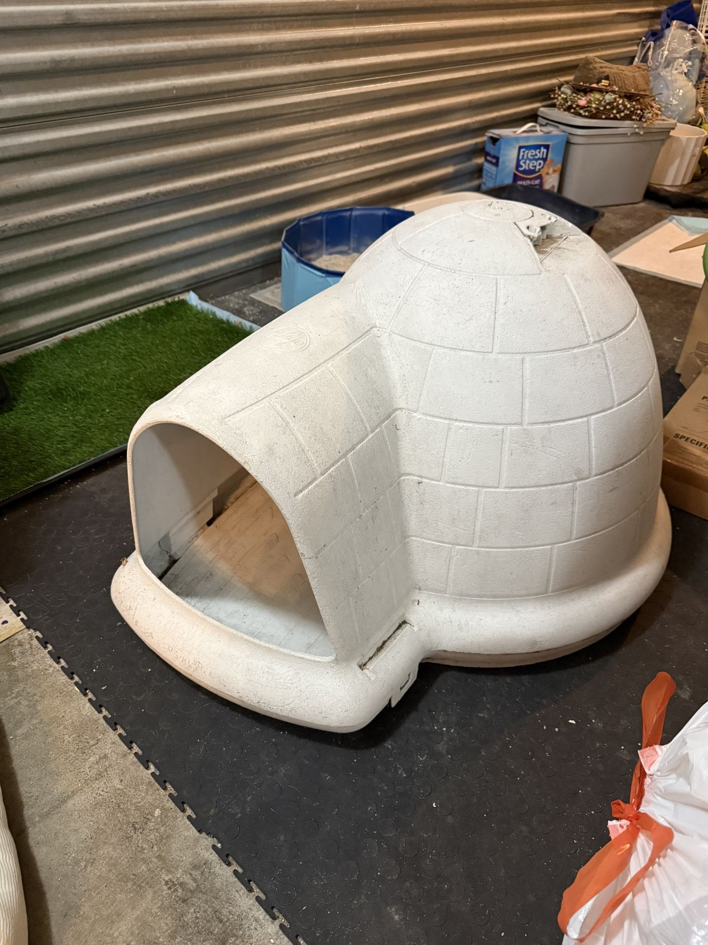 Dog Igloo, Dog House